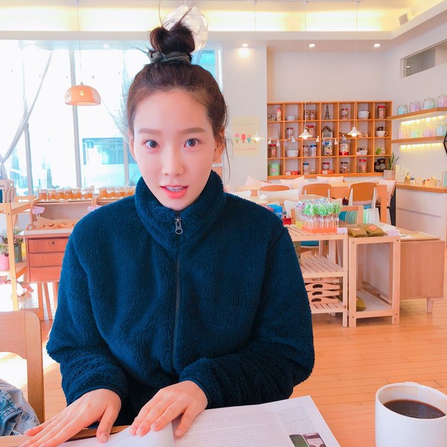 Cantiknya Taeyeon SNSD Saat Ngeteh, Hingga Mie Instan Telur Asin yang Hits