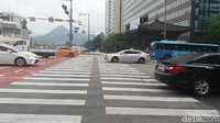 Salah satu pelican crossing di Seoul, Korea Selatan yang akan menuju Gwanghamun Palace. Foto: Niken Purnamasari/ detikcom