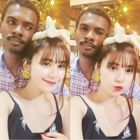 Namun, Lucy kerap kali membuktikan bahwa dirinya bahagia dengan mengunggah berbagai potret mesra bersama suami, dan buah hati kecilnya. Foto: Facebook