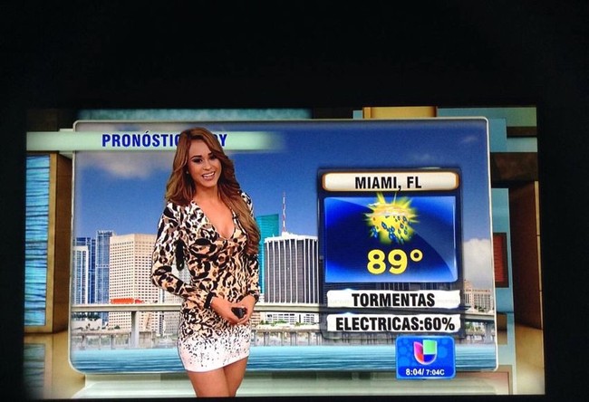 Yanet Garcia yang lahir pada 14 November 1990 populer sebagai pembawa acara ramalan cuaca di Televisa Monterrey. Dia selalu tampil menarik atensi saat memberikan prediksi cuaca. Salah satu penampilannya yang menjadi buah bibir ketika dia membawakan ramalan cuaca edisi Piala Dunia. Dia memakai celana pendek hitam dan atasan bergaris. Foto: Instagram @iamyanetgarcia