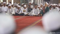 Acara yang dimulai sejak pukul 07.30 hingga 11.00 WIB ini pun dipenuhi oleh berbagai jemaah dari berbagai daerah di Indonesia.