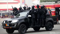 Pasukan anti teror, dari TNI-Polri pun dikerahkan.
