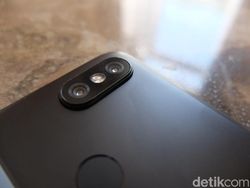 Unboxing Mi A2, Ponsel Android One Terbaru Xiaomi