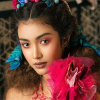 Kembali pada tahun 2014, May Myat Noe berhasil memenangkan kontes kecantikan Miss Asia Pacific World. Saat itu ia pun masih berusia 16 tahun, namun ia pun dipaksa bohong oleh pihak penyelenggara dan mengaku berusia 18 tahun.  Foto: Instagram