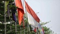 Lusuhnya bendera para peserta Asian Games 2018 ini diharapkan dapat menjadi perhatian Pemerintah Provinsi DKI Jakarta untuk memperindah bendera-bendera di Jalan Benyamin Sueb, Jakarta Utara untuk menyambut Asian Games 2018.