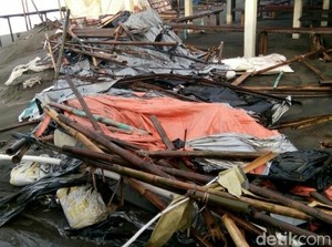 Gelombang Tinggi Rusak Warung di Purworejo dan Kebumen