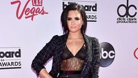 Pelantun lagu hits Sorry Not Sorry Demi Lovato diketahui juga menggandrungi olahraga yang satu ini. Mantan pacarnya pun, Guilherme Vasconcelos, merupakan seorang petarung MMA. Foto: Getty Images