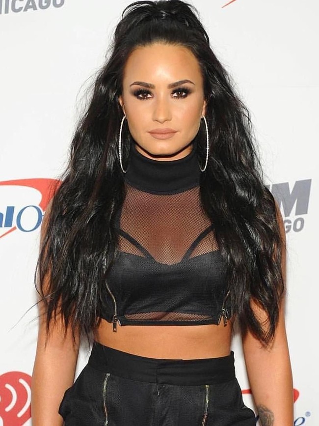 Pada Juni 2016, Demi Lovato stop dari Twitter dan Instagram, beberapa hari setelah ia menyebut Mariah Carey menjijikan. Aku tidak perlu melihat apa yang kalian semua katakan, katanya kala itu. Tapi sehari kemudian ia aktif kembali di Twitter. Foto: Instagram @ddlovato