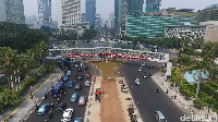 Pada awal berdirinya, JPO itu dihiasi dengan deretan pot bunga. JPO ini diklaim dapat bertahan selama 100 tahun jika dirawat secara intensif.
