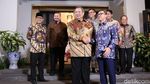 Senyum SBY Sambut Zulkifli dan Elite PAN di Depan Rumah