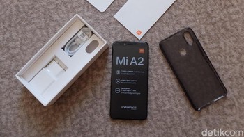 Seluruh aksesori yang disertakan dalam kotak pembelian. Foto: Dhani Irawan/Detikcom