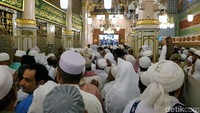 Makna Raudhah sendiri adalah sebutan tempat yang terletak antara mimbar nabi dan rumahnya. Antara rumahku dan mimbarku terdapat taman (Raudhah) di antara taman surga. Demikian sabda Nabi dalam hadits shahih yang diriwayatkan Imam Muslim.