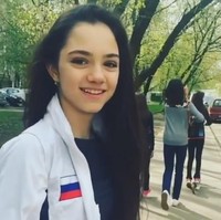 Tak hanya piawai melakukan olahraga ski es, Evgenia ternyata juga seorang dancer. Foto: Instagram