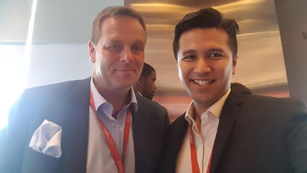 Kunjungi New York, Emil Hadiahi Michael Bloomberg Batik Trenggalek