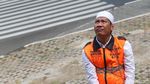 Tuntut Kasus Newmont , Pria Merantai dan Memborgol Diri