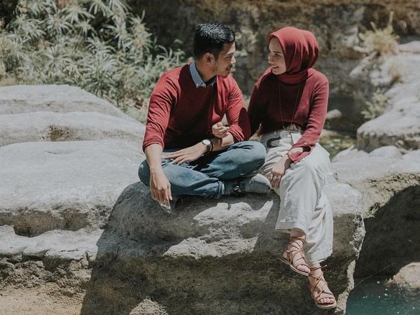 Tren Baju Couple Ala Selebgram Hijab, Gaya Kembar Kekinian