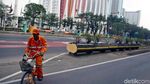Bendera Lusuh Peserta Asian Games Berkibar di Jalanan Jakarta