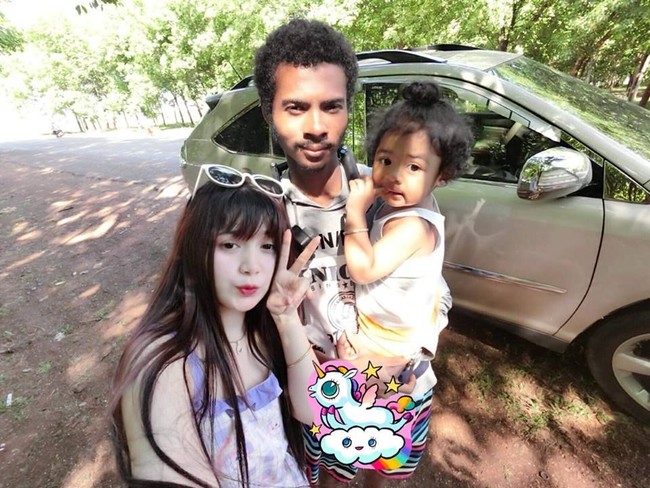 Meskipun memiliki perbedaan warna kulit yang sangat kontras, Lucy dan Pen nyatanya saling mencintai. Foto: Facebook