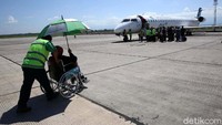 Rencana pengembangan Bandara Banyuwangi untuk mendukung program LCCA antara lain dengan meningkatkan fasilitas dan pelayanan bandara. Antara lain penebalan Landasan (Overlay Runway) yang sebelumnya PCN 27 menjadi PCN 56 sehingga dapat mengakomodir pasawat tipe Boeing 737-8 NG , 737-9 ER dan Airbus 320; Perluasan tempat parkir pesawat (APRON) dari dari kapasitas sebelumnya 3 pesawat Narrow Body dengan luas 16.200 m2 menjadi 9 pesawat Narrow Body dengan luas 34.000 m2.