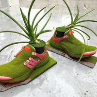 Kerusakan pada sneakers sangat aku sesali. Aku tidak mau membuatnya jadi sampah karena desainnya bagus, kata Kosuke. Foto: Instagram/@shoetree_2016