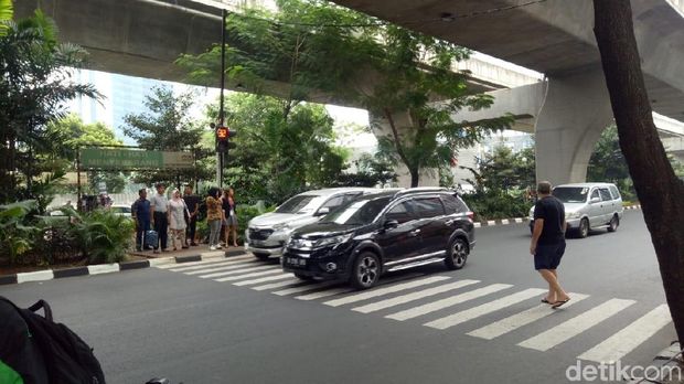 Pelican Crossing di dekat mal Ambasador Jakarta Selatan.