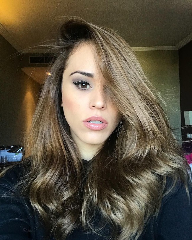 Yanet Garcia kembali menjadi sorotan setelah kabar putus cintanya dengan sang kekasih Douglas Faze Censor Martin ramai diberitakan. Sebelumnya sosok Yanet pernah jadi sensasi karena penampilan seksinya saat membawakan acara ramalan cuaca di sebuah stasiun televisi di Meksiko. Dia disebut-sebut sebagai pembawa acara ramalan cuaca terseksi di dunia. Foto: Instagram @iamyanetgarcia