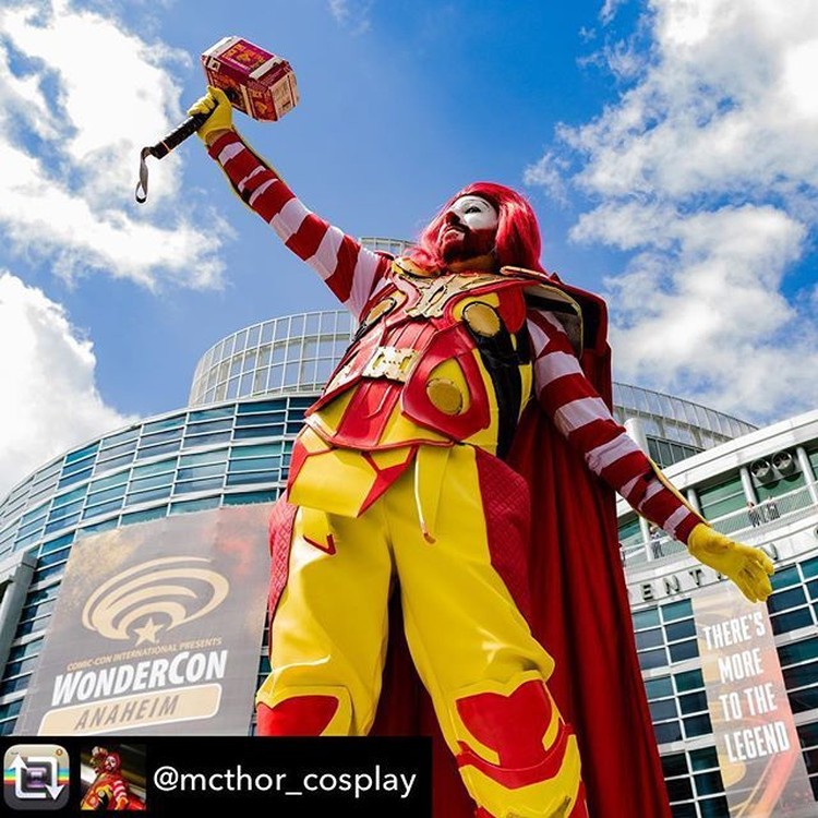 Косплей адама. Косплей макдональдс. Макдональдс косплей Самурай. Ronald MCDONALD Cosplay. Avengers food.