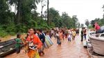 Foto: Derita Warga di Tengah Banjir Dahsyat Laos