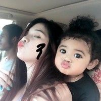 Pasangan yang berasal dari Phnom Penh, Kamboja ini saling jatuh cinta sejak 2014. Kini mereka pun telah memiliki seorang putri. Foto: Facebook