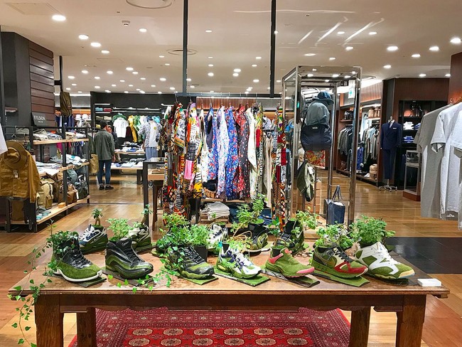 Pot tanaman dari sneakers hanya dijual di Jepang dengan harga mulai dari Rp 1,5 juta sampai Rp 1,7 jutaan. Foto: Instagram/@shoetree_2016