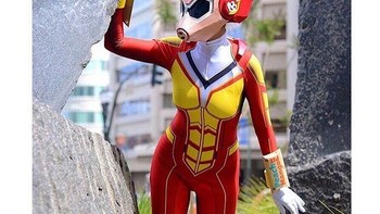 Cosplayer Kittie Cosplay membuat kostum yang ia sebut JolliWasp. Ini merupakan gabungan dari fast food asal Filipina, Jollibee dan Wasp dari film Ant Man and the Wasp. Foto: Instagram @McVengers