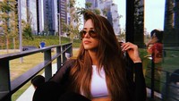 Selain itu, Yanet Garcia juga hobi traveling. Ini gayanya saat bersantai di Mexico City (iamyanetgarcia/Instagram)