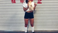 Memilih fokus pada laga Asian Games tahun ini, Julia meninggalkan sementara profesi aktrisnya. Lihat nih gaya Julia saat menikmati ubi manis di Jepang. Foto: Instagram simonejuliaa
