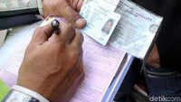 Sejumlah pengendara terjaring dalam razia ini.