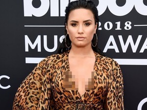 Ngaku Cinta Hewan, Demi Lovato Dihujat karena Pamer Kalkun Bakar