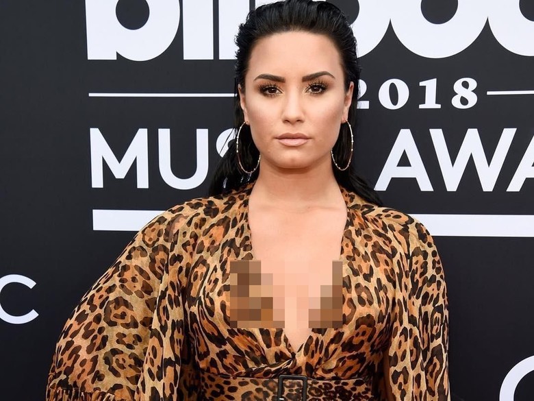 2 Hari Sebelum Overdosis, Demi Lovato Lupa Lirik di Panggung