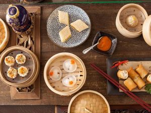 Di Sini, Bisa Makan Dim Sum Lezat Ditemani Teh Bunga Cantik