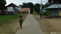 Puluhan tahun gelap gulita, warga Desa Enem, Distrik Obaa, Kabupaten Mappi, Provinsi Papua akhirnya kini tersentuh listrik. Tepatnya, kemarin, Selasa (24/7), diresmikan Pembangkit Listrik Tenaga Surya (PLTS) berkapasitas 100 kwp oleh PLN.
