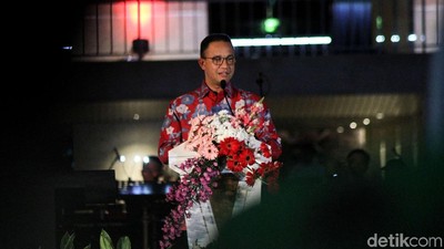 Anies Resmikan Lapangan Banteng