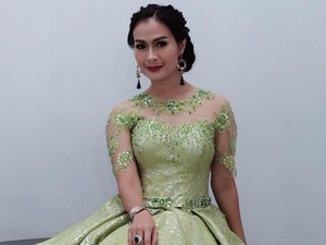 Begini Cara Iis Dahlia Beritahu Sang Anak Hadapi Para Hater