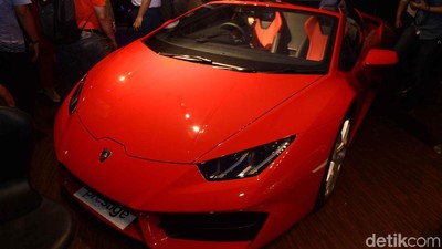 Lamborghini Huracan Spyder Mengaspal di Jakarta