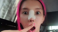 DJ seksi itu dikenal sering melakukan operasi plastik. Termasuk hidungnya yang baru-baru ini ia tunjukan di akun Instagramnya. Foto: Dok. Instagram/lengyein
