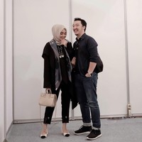 Sejumlah selebgram hijab yang belum lama menikah seperti Hamidah Rachmyanti hingga Dwihanda terlihat sering memakai busana kompak dengan para suami. Foto: Instagram/Nabilahatifa