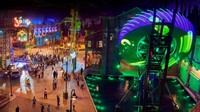 Di sekitar Warner Bros World Abu Dhabi ada pula taman rekreasi dalam ruangan raksasa Ferrari World Abu Dhabi dengan roller coaster Formula Rossa yang sangat cepat (Warner Bros World Abu Dhabi/CNN Travel)