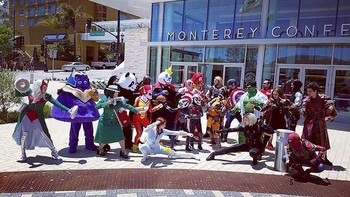 McVengers saat bertemu dengan kelompok cosplay Avengers Unlimited di Monterrey Comic Con. Foto: Instagram @McVengers