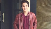 Di beberapa postingan, Tyo tampak memamerkan kemesraan dengan Dara. Sayangnya, Tyo hampir tak pernah memberi caption untuk foto-foto itu. Foto: Dok. Instagram/tyoab