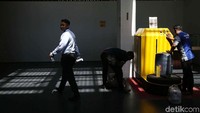 Untuk mewujudkan hal itu, Pemkab Banyuwangi telah membantu AP II untuk mempercepat pembangunan di terminal bandara yang berkonsep hijau ini.
