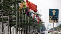 Bendera ini diketahui telah terpasang sejak 2 minggu yang lalu untuk menyambut Asian Games 2018 pada Agustus mendatang.