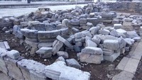 Bukan hanya rumput, embun es juga menutupi bangunan candi (istimewa/Ngaizudin)