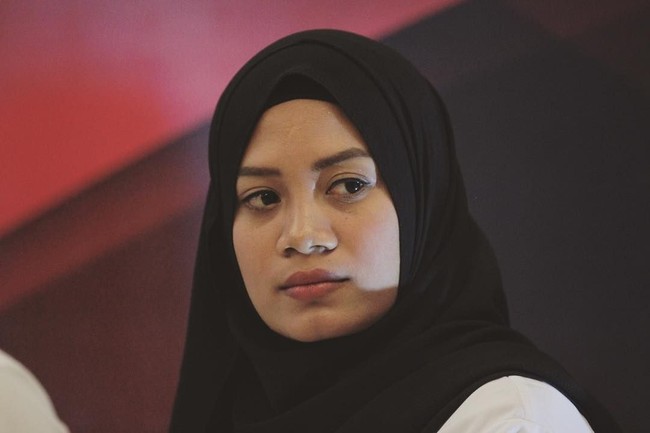 Saat memutuskan untuk berhijab, ibu Diana sempat tidak menyetujui. Sang ibu takut prestasi anaknya akan turun setelah berhijab karena melihat teman-teman Diana mengalami kendala itu.  Foto: Instagram/Dianandach